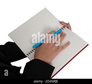 Quelqu'un main tenant le livre ouvert prêt à écrire sur fond blanc. Banque D'Images