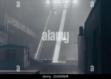 Poutres dans un ancien bâtiment industriel ou un entrepôt Banque D'Images