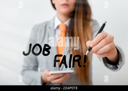 Le salon de l'emploi pour la rédaction de texte Word. Photo d'entreprise présentant l'événement où les employeurs offrent des informations sur leurs entreprises modèle montrant différents plans o Banque D'Images
