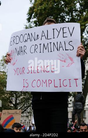 Downing Street, Londres, Royaume-Uni. 10 octobre 2020. Les Arméniens protestent en face de Downing Street au sujet des attaques de l'Azerbaïdjan dans le Haut-Karabakh. Crédit : Matthew Chattle/Alay Live News Banque D'Images