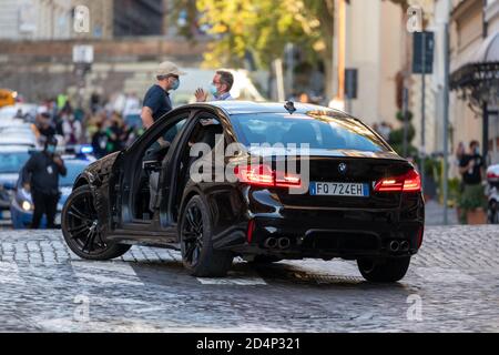 Rome, Italie - 9 octobre 2020 : l'acteur Tom Cruise dans les rues du centre historique, pendant le tournage du nouveau film d'action 'la mission impossible 7'. Banque D'Images