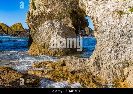 La Grande Arche à Ballintoy, Côte Nord, Irlande du Nord Banque D'Images