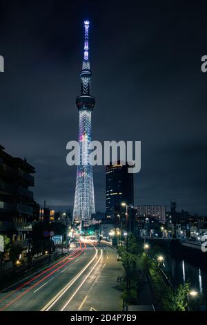 Illuminations de la tour Skytree de Tokyo la nuit. Banque D'Images