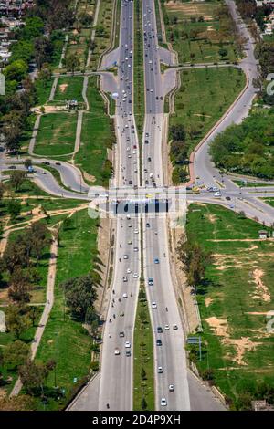 Une vue aérienne de la mosquée et des monuments de faisal à Islamabad, la capitale du Pakistan Banque D'Images