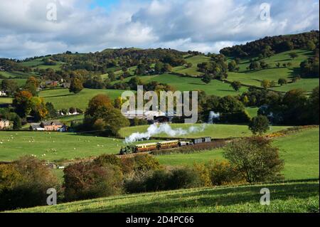 Train à vapeur à l'approche de Cyfronydd, Welshpool et Llanfair Railway Banque D'Images