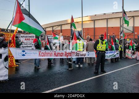 Glasgow, Écosse, Royaume-Uni. 8 octobre 2020 : une manifestation pro-palestinienne à l'extérieur du parc Hampden. Protester contre le match de demi-finale de la ligue des nations entre l'Écosse et Israël. Banque D'Images