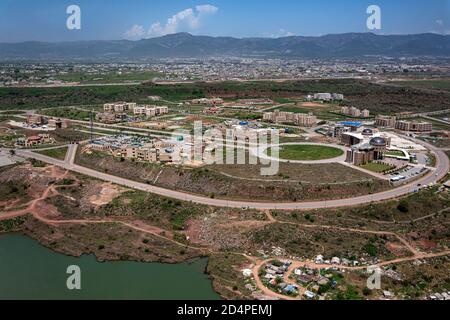 Une vue aérienne de la mosquée et des monuments de faisal à Islamabad, la capitale du Pakistan Banque D'Images