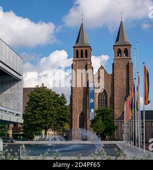 La Sint-Walburgiskerk, une ancienne église de la vieille ville d'Arnhem, aux pays-Bas Banque D'Images
