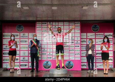 Buja, Italie. buja 2020, Italie, 10 octobre 2020, maillot rouge pour Maximilien Kuen - Voralberg Santic pendant moins de 23 Elite - en ligne course - Road Race San Vito al Tagliamento - Buja - Street Cycling - Credit: LM/Luca Tedeschi Credit: Luca Tedeschi/LPS/ZUMA Wire/Alamy Live News Banque D'Images