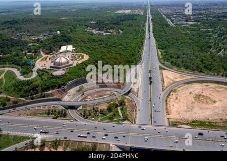 Une vue aérienne de la mosquée et des monuments de faisal à Islamabad, la capitale du Pakistan Banque D'Images
