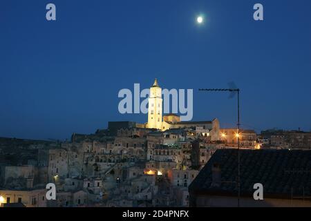 Vue de Matera de nuit, Basilicate, Italie, Europe Banque D'Images