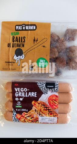 Boulettes de viande vegan et Geillkorv, les boulettes de viande et les saucisses suédoises à base de plantes Banque D'Images