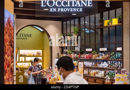 Hong Kong, Chine. 10 octobre 2020. Magasin l'occitane de la marque française de cosmétiques vu à Hong Kong. Crédit : SOPA Images Limited/Alamy Live News Banque D'Images