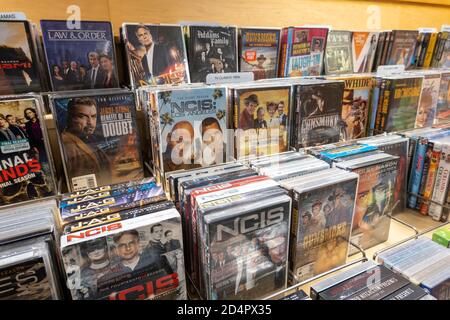 Barnes & Noble Booksellers DVD Display, New York, États-Unis Banque D'Images