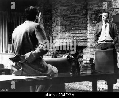 MARTIN LANDAU ET JAMES MASON AU NORD PAR NORTHWEST 1959 directeur ALFRED HITCHCOCK écrivain Ernest Lehman musique Bernard Herrmann Metro Goldwyn Mayer Banque D'Images