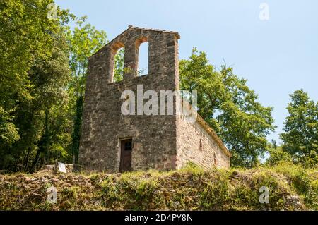 Église romane de Sant Miquel d’Hortmoier, Montagut i Oix, Catalogne, Espagne Banque D'Images