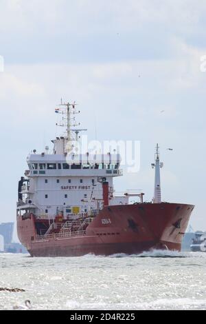 Hoek van Holland, Rotterdam, pays-Bas 2 juillet 2020 : fret maritime rouge quittant le port de Rotterdam aux pays-Bas Banque D'Images