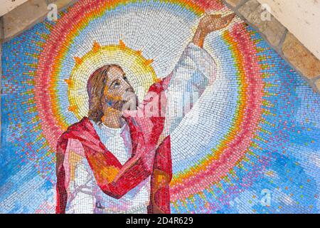 Medjugorje, BiH. 2016/6/5. Mosaïque de la Proclamation du Royaume de Dieu et de l'appel à la conversion comme troisième mystère lumineux du Rosaire. Banque D'Images