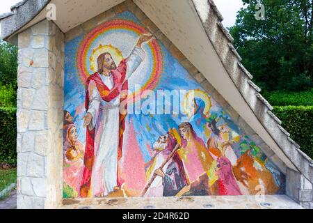 Medjugorje, BiH. 2016/6/5. Mosaïque de la Proclamation du Royaume de Dieu et de l'appel à la conversion comme troisième mystère lumineux du Rosaire. Banque D'Images