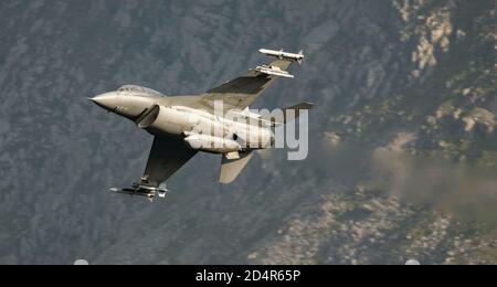 F16D Fighting Falcon du 510 Escadron de chasseurs 'Buzzardss', 31 aile de Fighter, déployé au niveau bas de la RAF Lakenheath dans le district de Lake à Thirlmere Banque D'Images