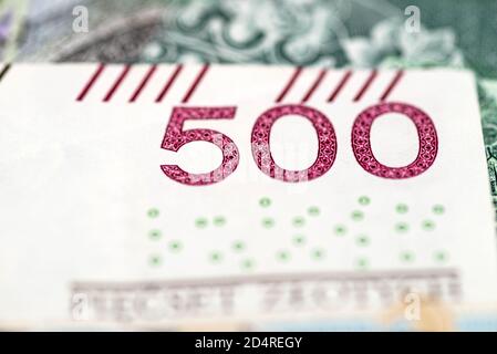 Macro photo de la face avant d'un rare billet polonais PLN 500, gros plan sur les inscriptions. Banque D'Images