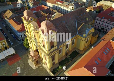 Vue aérienne de la cathédrale Saint-Georges sur Union Square (Piata Unirii), Timisoara, Roumanie. Banque D'Images