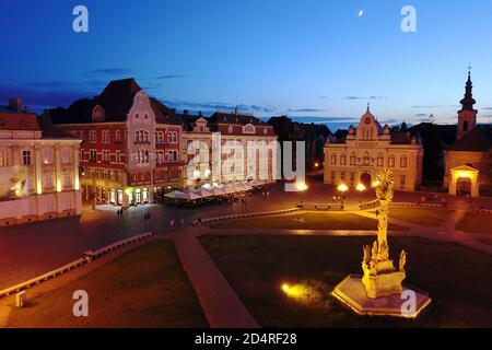 Vue aérienne de Piata Unirii (place de l'Union) au coucher du soleil à Timisoara, Roumanie Banque D'Images