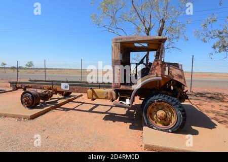 Camion militaire Blitz de Chevrolet, ancien véhicule rouillé, complexe du patrimoine Boulia, Boulia, Queensland, Queensland, Australie Banque D'Images