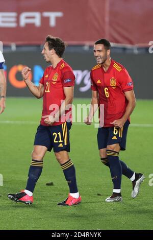 Madrid, Espagne. 10 octobre 2020. Mikel Oyarazabal (L), de l'Espagne, célèbre son but lors du match de football de la Ligue des Nations de l'UEFA entre l'Espagne et la Suisse à Madrid, Espagne, le 10 octobre 2020. Crédit: Edward F. Peters/Xinhua/Alay Live News Banque D'Images