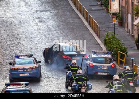 Roma, Italie. 09e octobre 2020. L'acteur Tom Cruise dans les rues du centre historique, pendant le tournage du nouveau film d'action 'la mission impossible 7'. (Photo de Gennaro Leonardi/Pacific Press/Sipa USA) crédit: SIPA USA/Alay Live News Banque D'Images