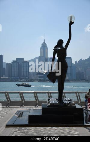 Statue des Hong Kong film Awards sur l'avenue des étoiles, Hong Kong - Chine Banque D'Images