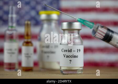 American Flag et flacon avec vaccin et seringue, coronavirus, Covid-19, concept de médecine, science et santé Banque D'Images