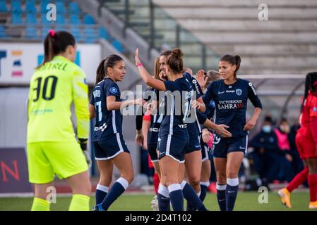 Velyne viens du FC Paris fête avec ses coéquipiers après avoir obtenu son score Pendant le championnat de France des femmes D1 Arkema football match entre Paris FC et Banque D'Images