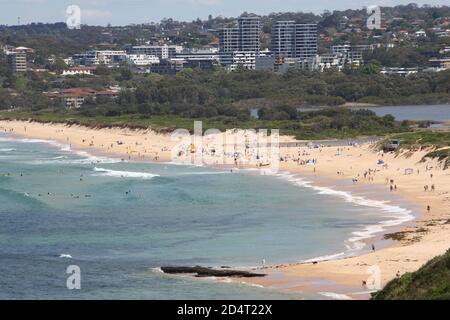 Vue sur la plage de long Reef et la plage de Dee Why depuis le point de vue de long Reef. Banque D'Images