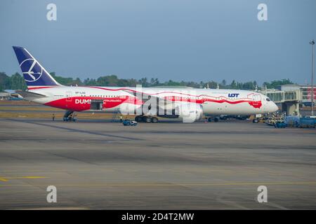 COLOMBO, SRI LANKA - 24 FÉVRIER 2020 : BOEING 787-9 DREAMLINER (SP-LSC) LOT - Polish Airlines se prépare à partir à l'aéroport de Bandaranaike Banque D'Images