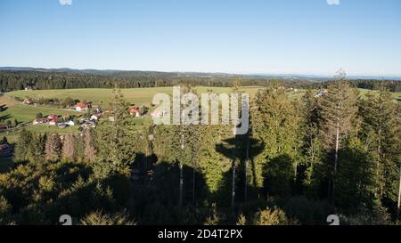 Vue du gugelturm dans la forêt noire du sud près de Herrischried, en allemagne dans le paysage. Banque D'Images