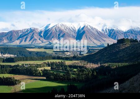 Mont Hutt et la vallée de la rivière Rakaia, près de Methven, Canterbury, Île du Sud, Nouvelle-Zélande Banque D'Images