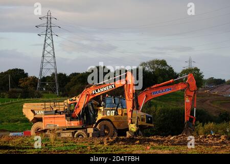 Véhicules de construction sur le site où la route des distributeurs de l'Ouest est construite à Preston, dans le Lancashire. Banque D'Images
