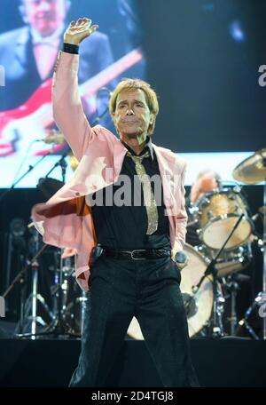 Cliff Richard se présentant à l'Arena 02 avec The Shadows 28 septembre 2009 Banque D'Images