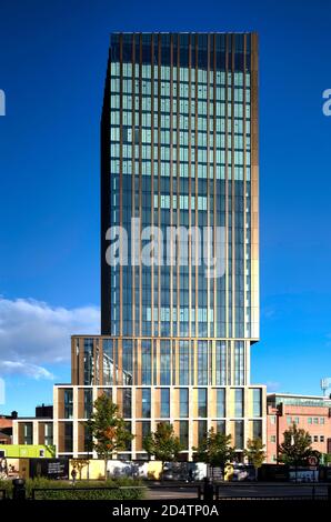 Vue extérieure de jour d'automne de la tour Hadrien à Newcastle upon Tyne, Tyne and Wear, Angleterre, Royaume-Uni Banque D'Images