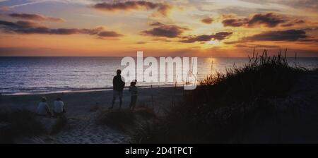 Coucher de soleil sur la plage de Bjerregård, Bjerregård. Hvide Sande. Jutland Ouest. Danemark Europe Banque D'Images