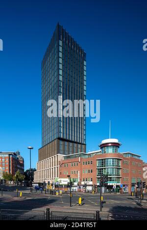 Vue extérieure de jour d'automne de la tour Hadrien à Newcastle upon Tyne, Tyne and Wear, Angleterre, Royaume-Uni Banque D'Images