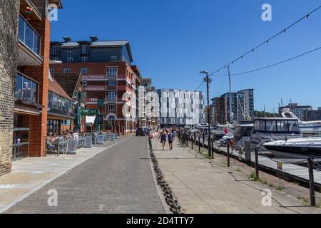 Découvrez la zone du quai régénéré sur le front de mer d'Ipswich, une région culturelle et historiquement importante, Suffolk, Royaume-Uni. Banque D'Images