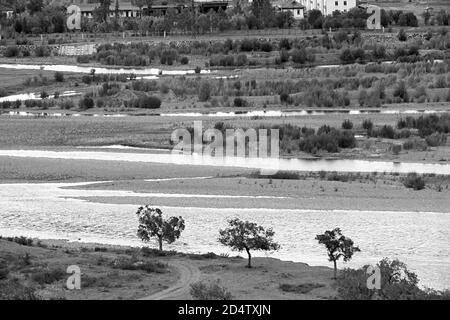 Paysage près d'Oulan-Bator, la capitale mongole, vue sur le fleuve Tuul, photo prise à l'automne 1977 Banque D'Images