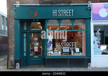 Hansel HI Shop Prestwick main Street . Un magasin de charité avec une différence vendant l'artisanat et les marchandises plutôt que des biens d'occasion et des vêtements. L'association caritative est pour Hansel ou Hansel Village Hansel, un fournisseur de soins sociaux de premier plan, basé dans l'ouest de l'Écosse, offrant une gamme de services aux personnes handicapées. Banque D'Images