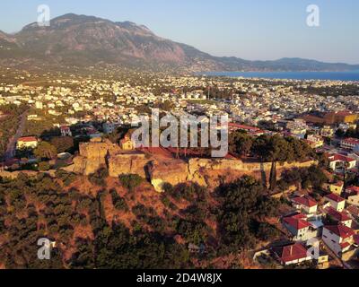 Vue aérienne du château de Kalamata au crépuscule Banque D'Images