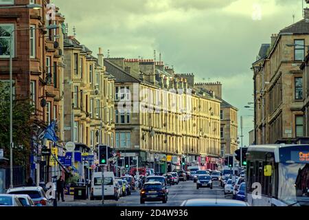 Glasgow, Écosse, Royaume-Uni, 11 octobre, 2020:Dennistoun a élu huitième meilleur endroit au monde pour vivre dans le temps ou huit heures plus cool pour vivre dans le monde. La douceur de la zone de la classe ouvrière est se reflète dans les sites et les gens, voir regarder vers le bas duke rue crédit: Gerard Ferry / Alay Live News Banque D'Images