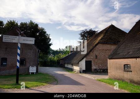 Bâtiments de ferme sur le domaine Marienwaard à proximité du village Beesd dans la province néerlandaise de Gelderland Banque D'Images