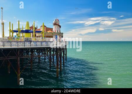 Parc d'attractions sur la jetée du Palace à Brighton, Angleterre Banque D'Images