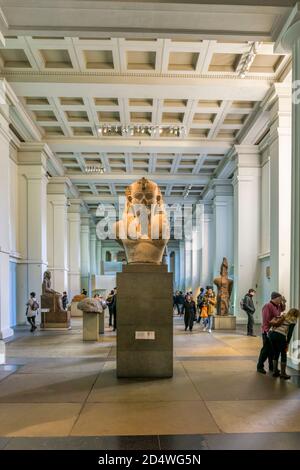 Buste du roi Amenhotep III dans les galeries égyptiennes du British Museum. Banque D'Images